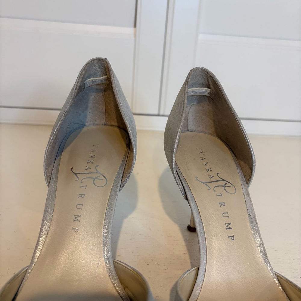 Ivanka Trump Silver Suede Nanci 3 Inch Embellished Heels Size 7 1/2 M - Picture 8 of 12